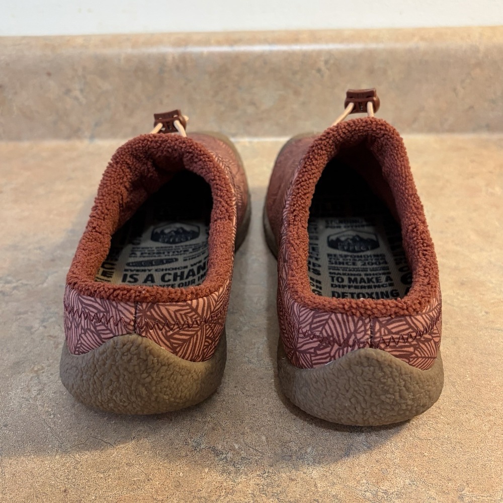 Keen Howser III 3 Slide Slippers Womens Size 9 Burgundy Leaf Print Fleece Lined - Picture 4 of 8
